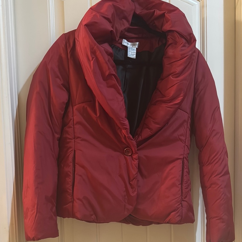 Newport News Red Puffer Jacket with High Collar and Fitted Silhouette